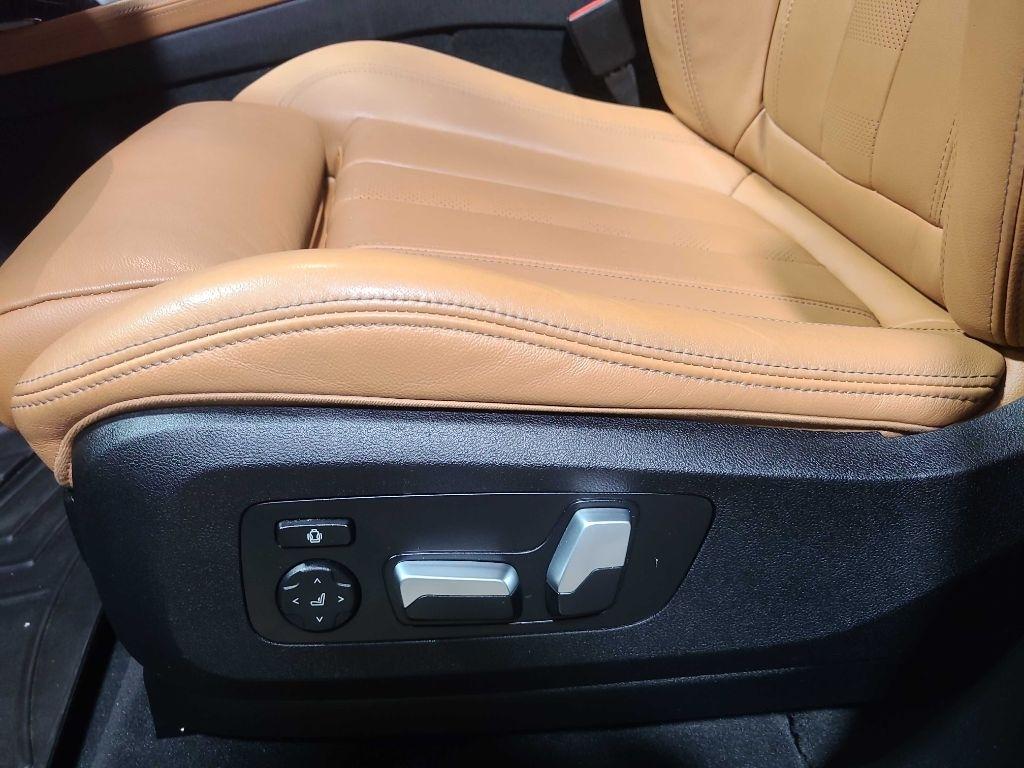 BMW X7 xDrive40i Sports Activity Vehicle 2021