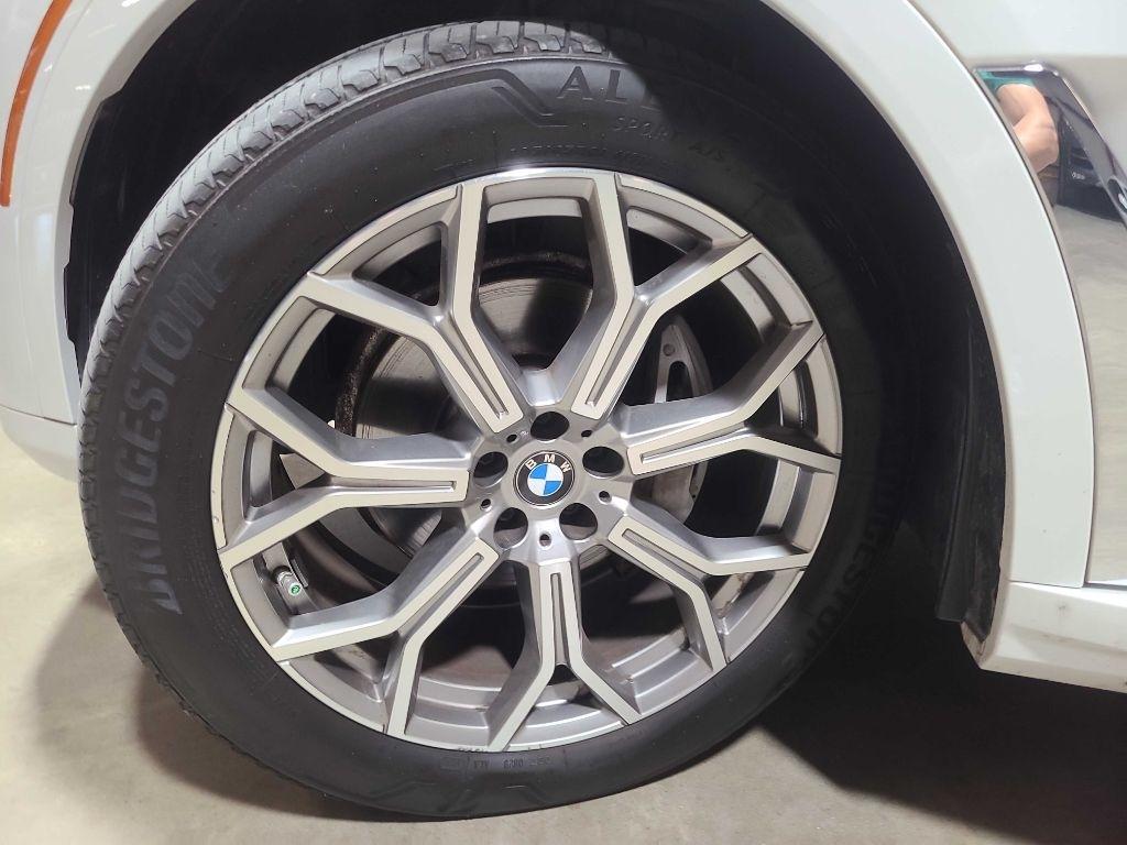 BMW X7 xDrive40i Sports Activity Vehicle 2021