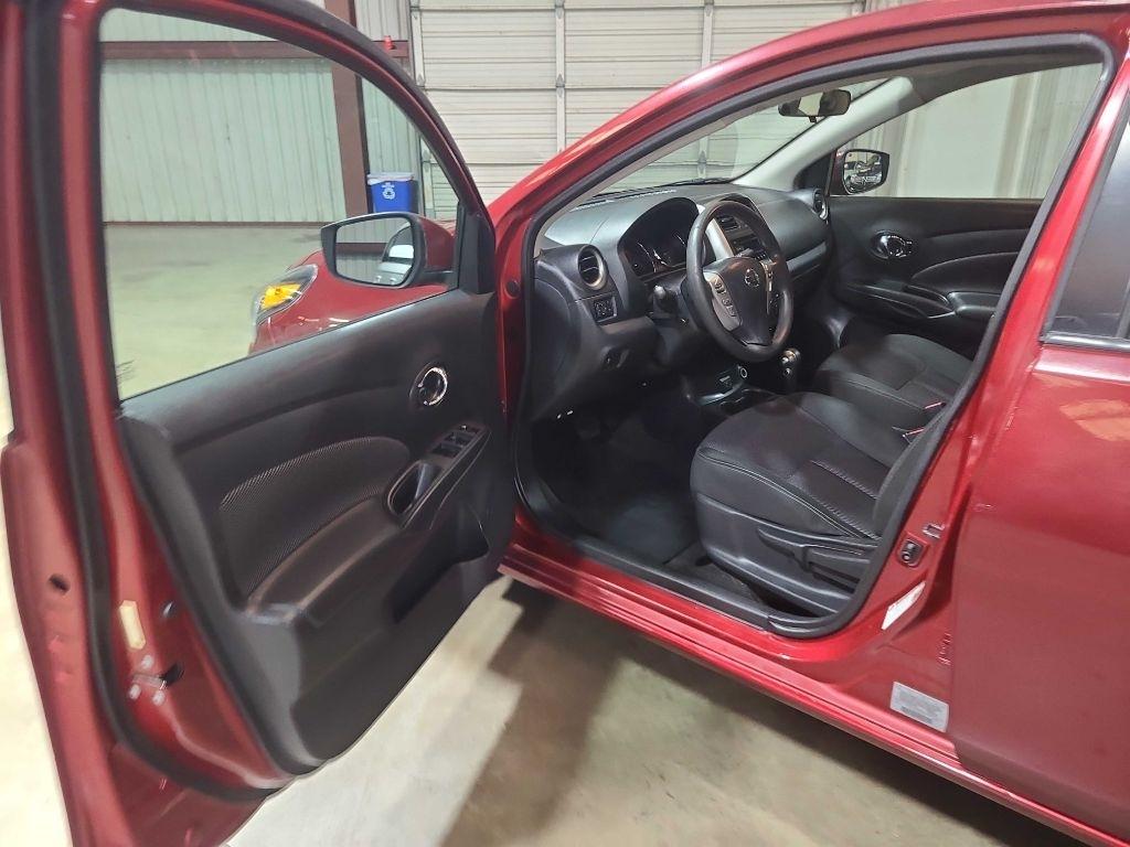 Nissan Versa Sedan SV CVT 2018