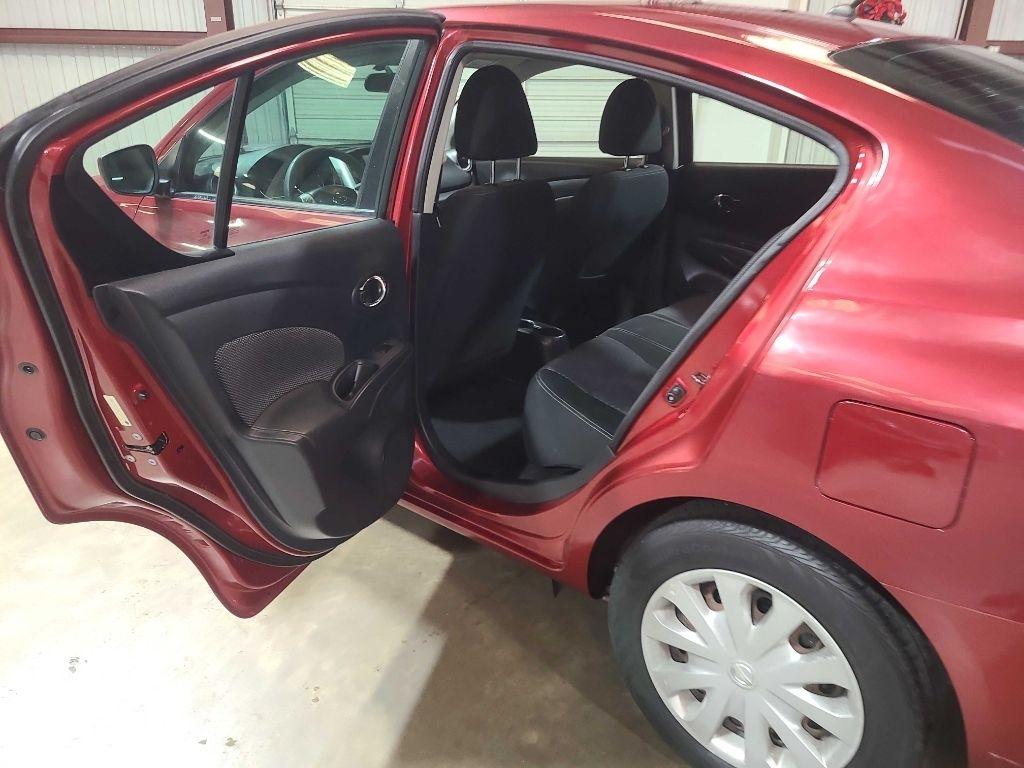 Nissan Versa Sedan SV CVT 2018
