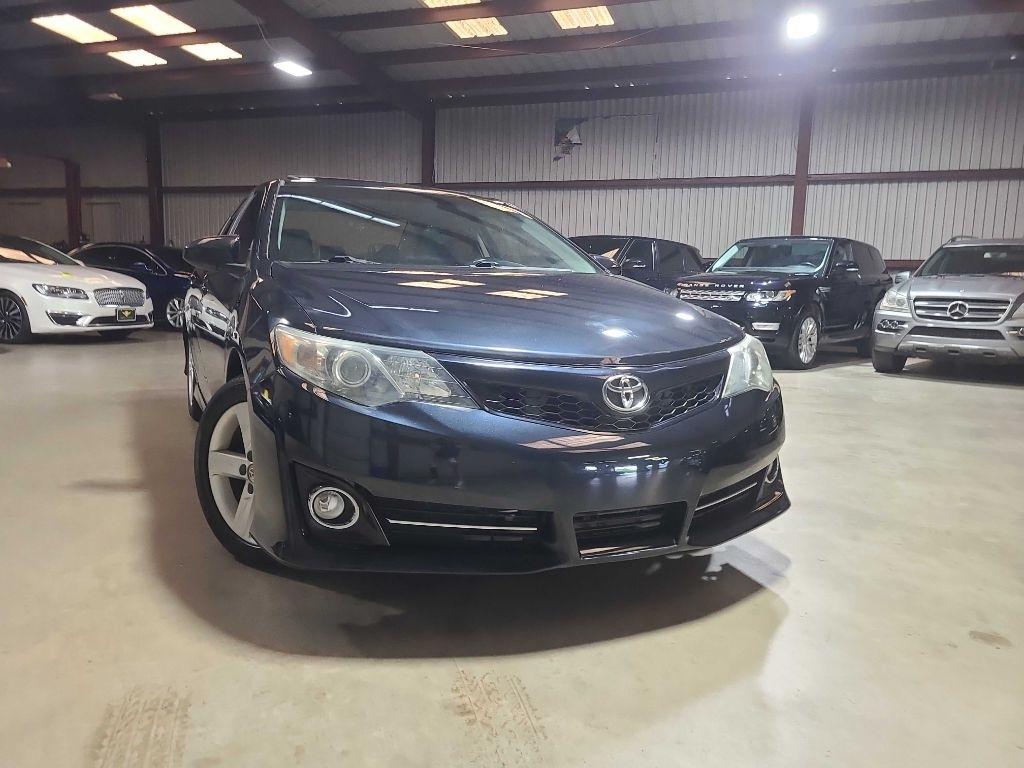Toyota Camry 4dr Sdn I4 Auto XLE (Natl) 2013