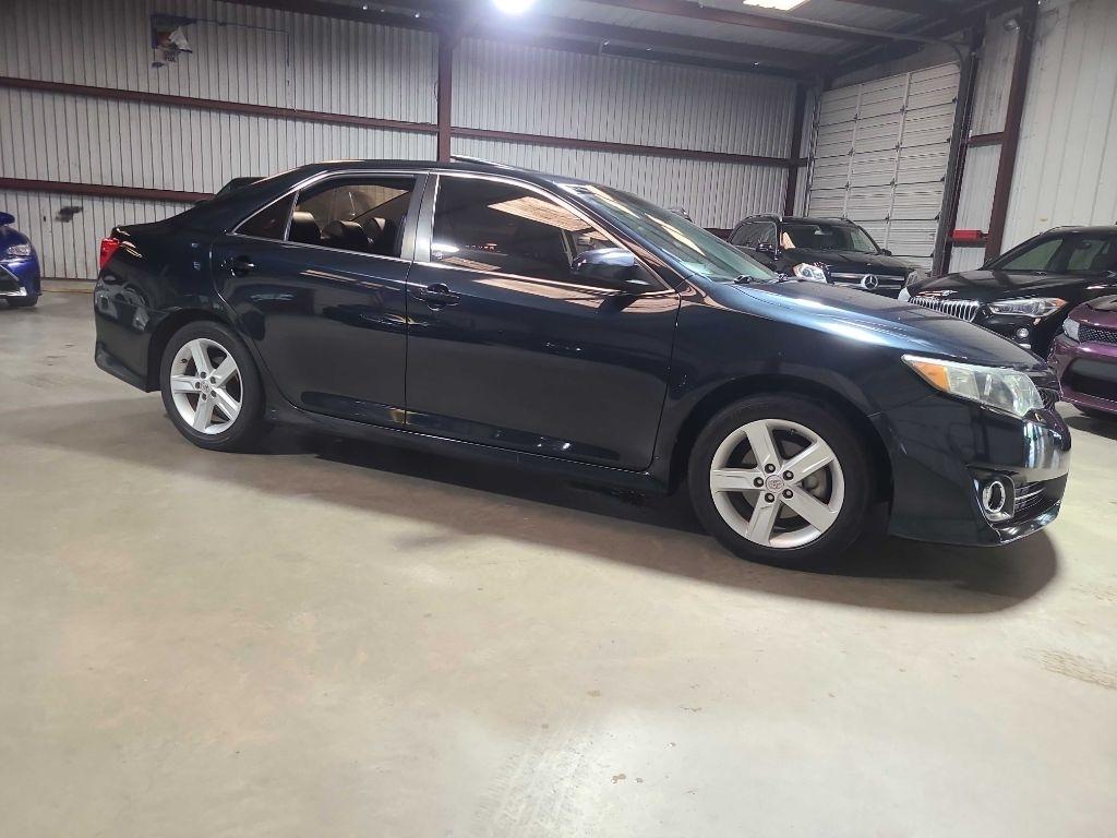 Toyota Camry 4dr Sdn I4 Auto XLE (Natl) 2013