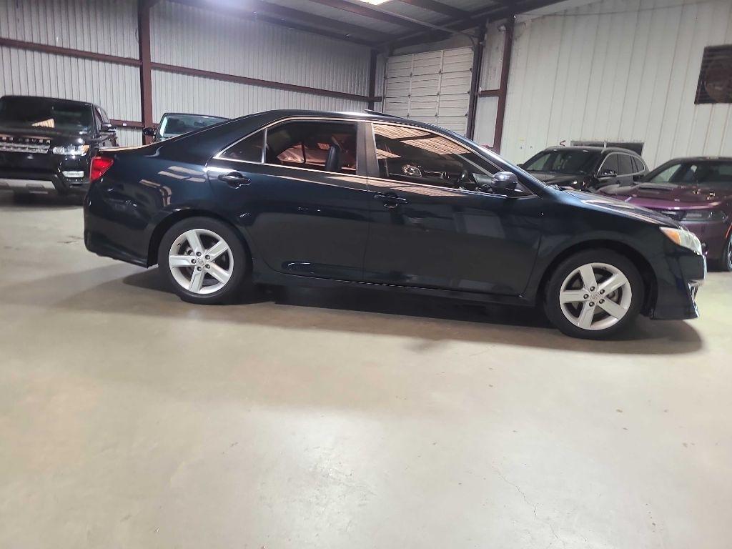 Toyota Camry 4dr Sdn I4 Auto XLE (Natl) 2013