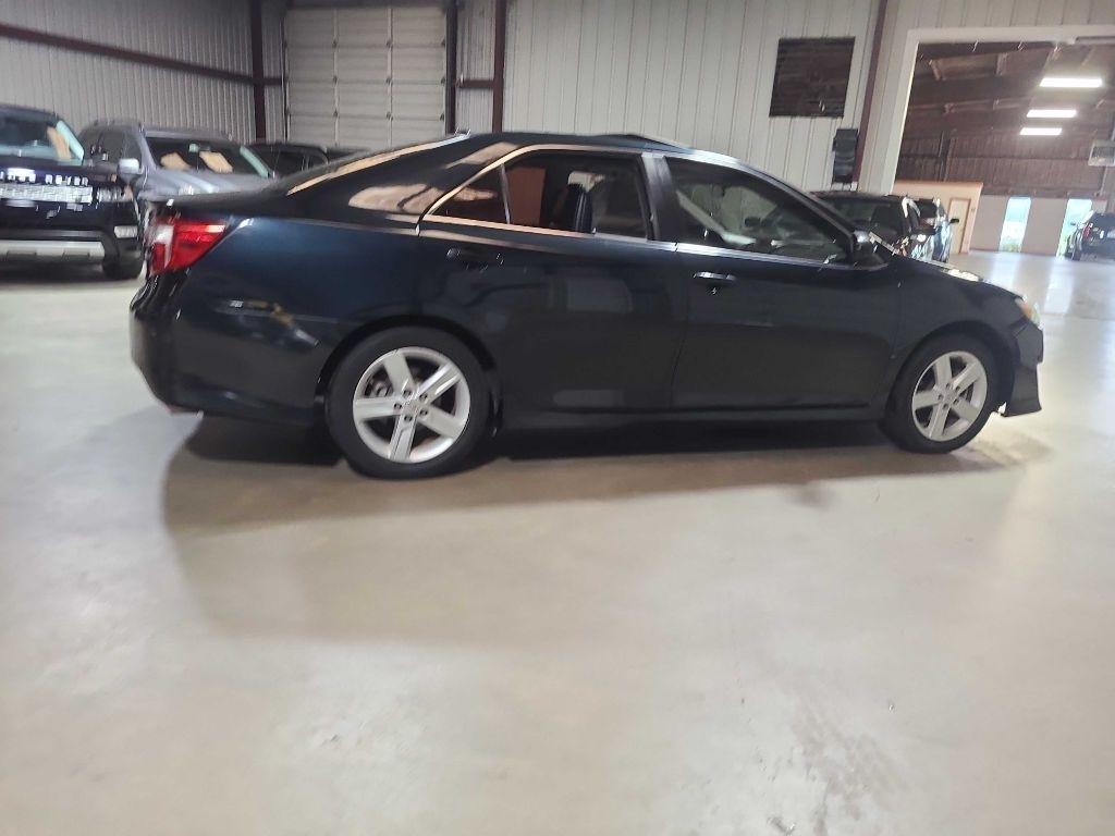 Toyota Camry 4dr Sdn I4 Auto XLE (Natl) 2013