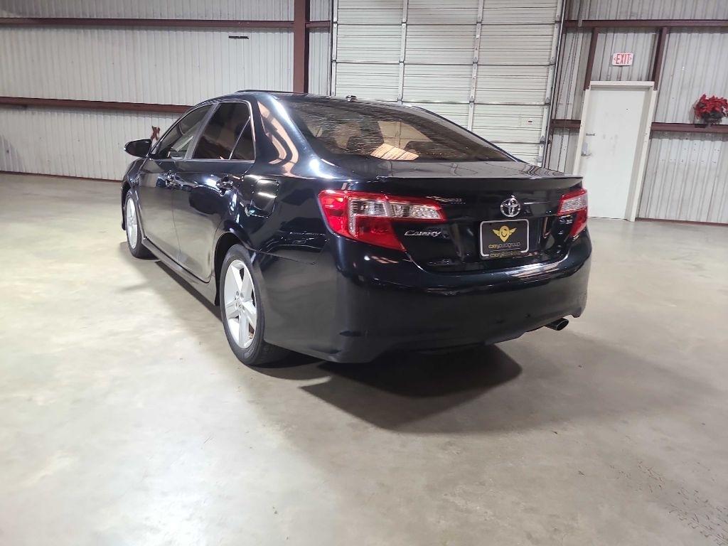 Toyota Camry 4dr Sdn I4 Auto XLE (Natl) 2013