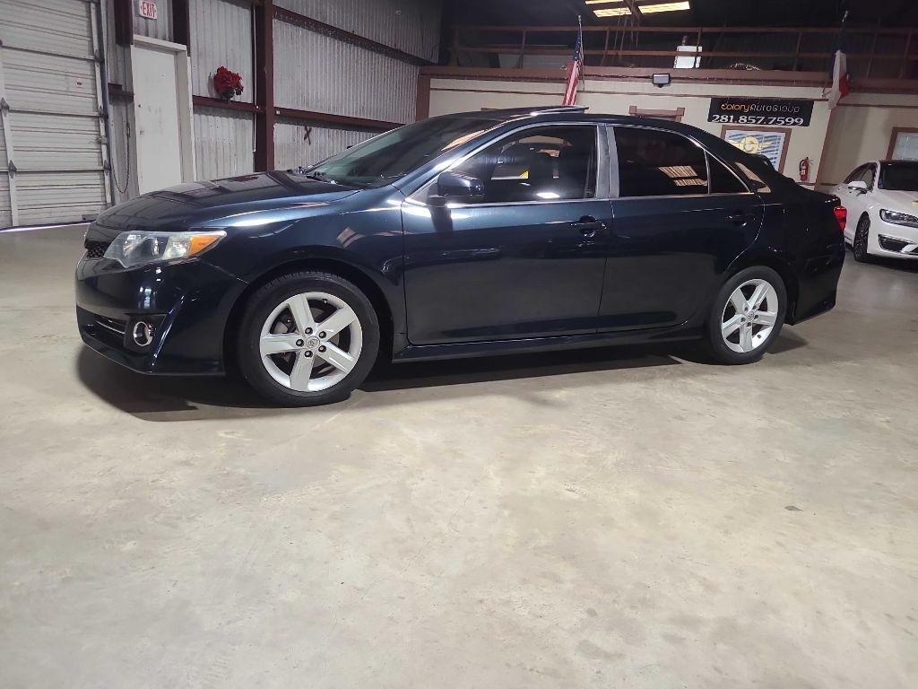 Toyota Camry 4dr Sdn I4 Auto XLE (Natl) 2013