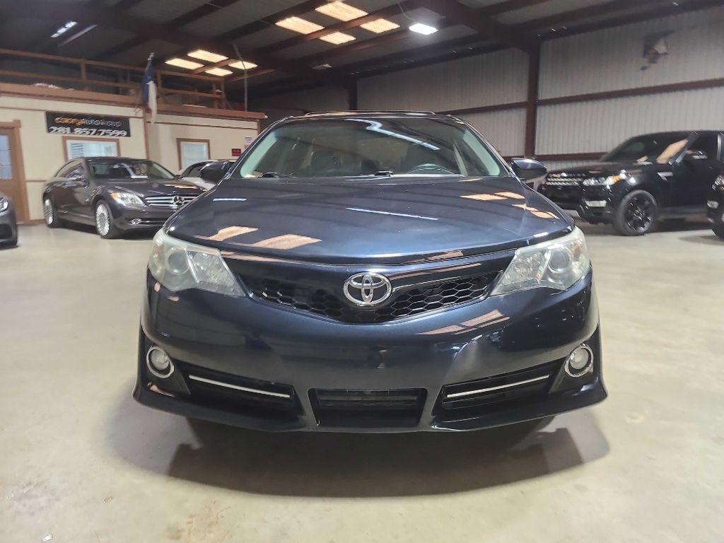 Toyota Camry 4dr Sdn I4 Auto XLE (Natl) 2013