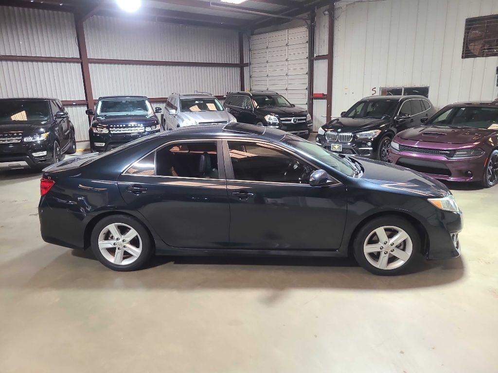 Toyota Camry 4dr Sdn I4 Auto XLE (Natl) 2013