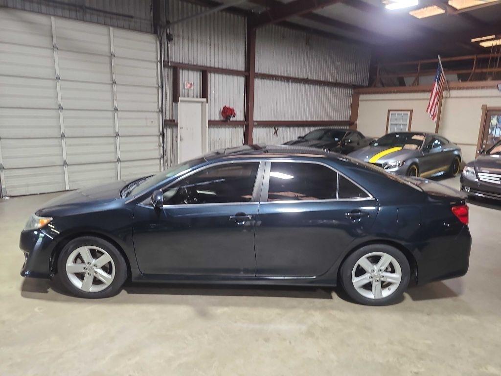 Toyota Camry 4dr Sdn I4 Auto XLE (Natl) 2013
