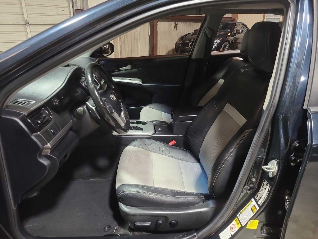 Toyota Camry 4dr Sdn I4 Auto XLE (Natl) 2013