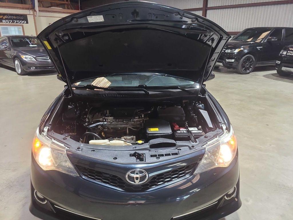 Toyota Camry 4dr Sdn I4 Auto XLE (Natl) 2013