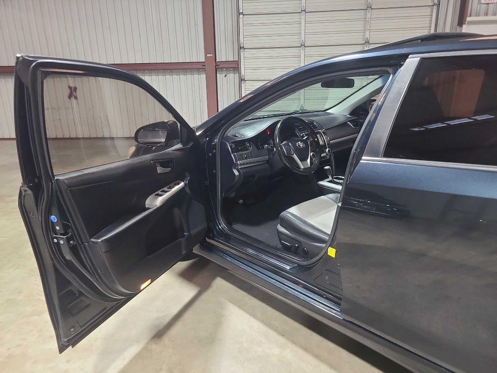 Toyota Camry 4dr Sdn I4 Auto XLE (Natl) 2013