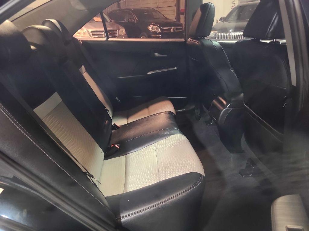 Toyota Camry 4dr Sdn I4 Auto XLE (Natl) 2013