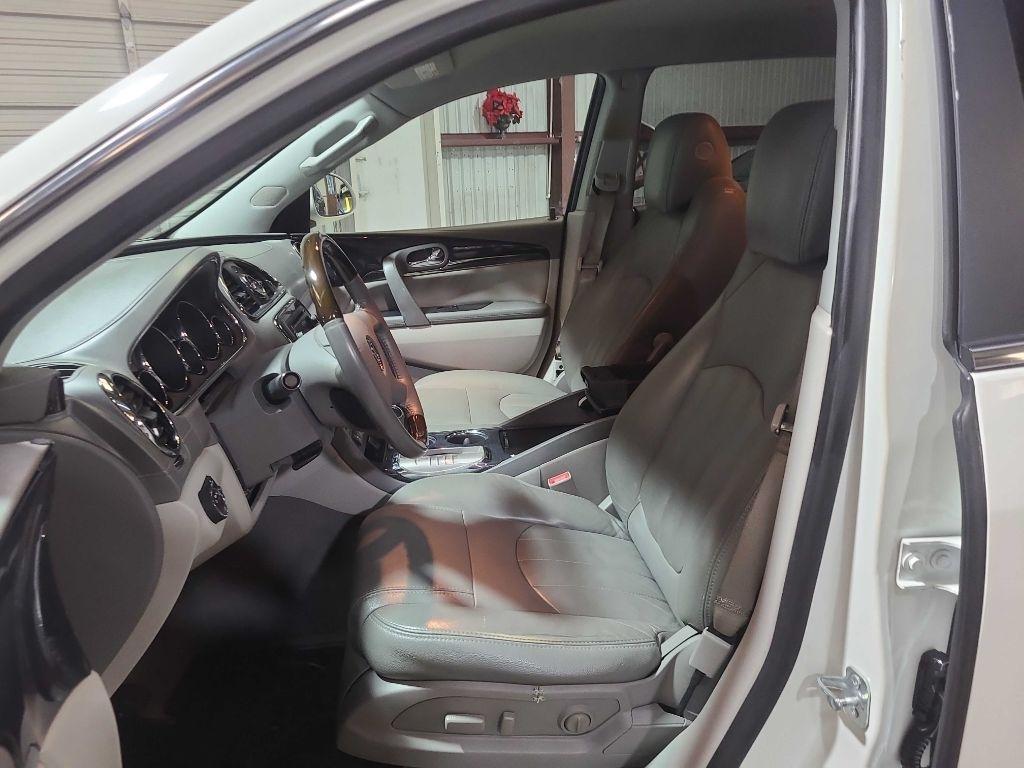Buick Enclave FWD 4dr Convenience 2015