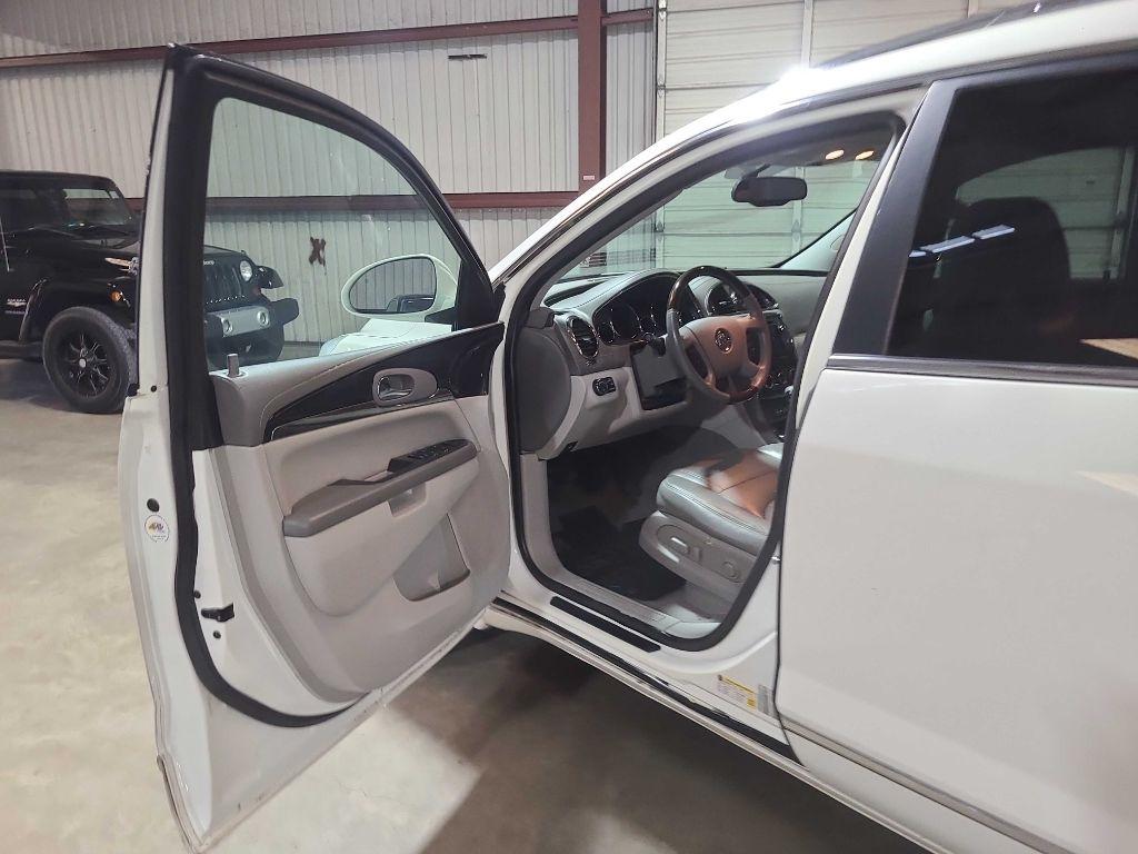 Buick Enclave FWD 4dr Convenience 2015