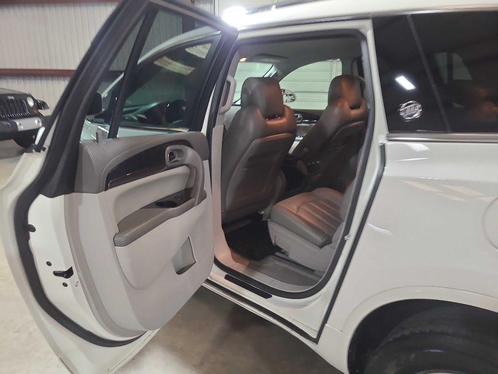 Buick Enclave FWD 4dr Convenience 2015