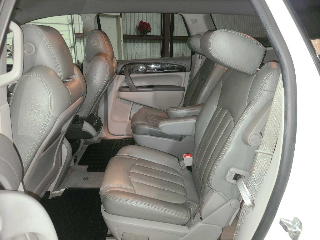 Buick Enclave FWD 4dr Convenience 2015