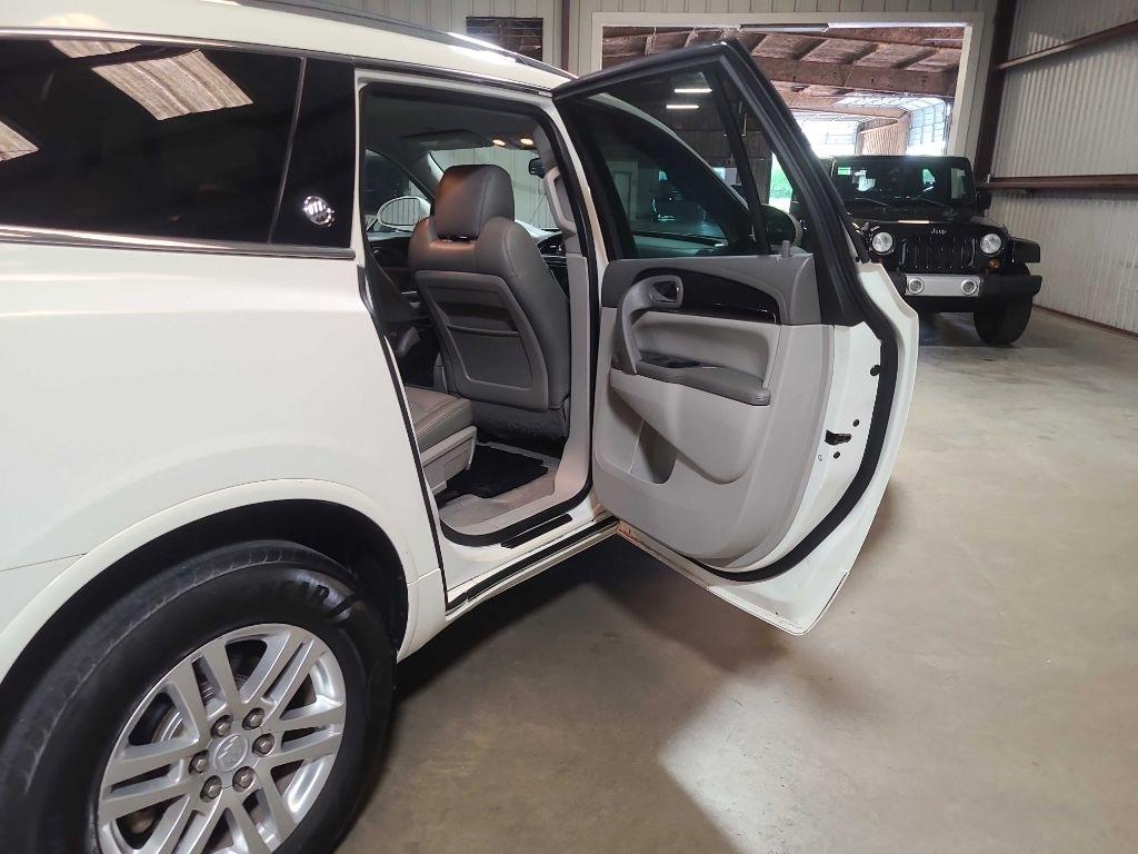 Buick Enclave FWD 4dr Convenience 2015