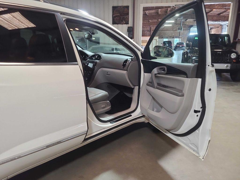 Buick Enclave FWD 4dr Convenience 2015