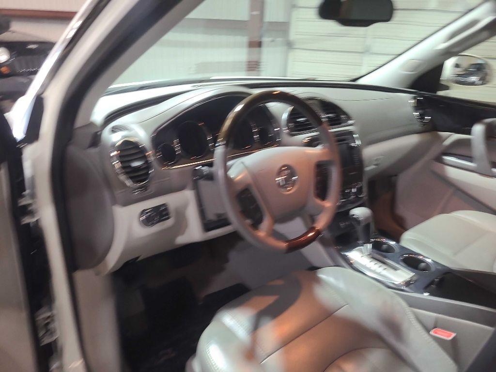 Buick Enclave FWD 4dr Convenience 2015