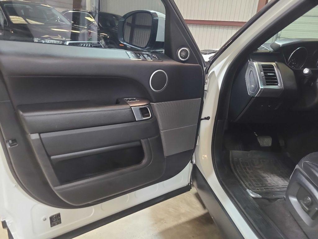 Land Rover Range Rover Sport photo 31