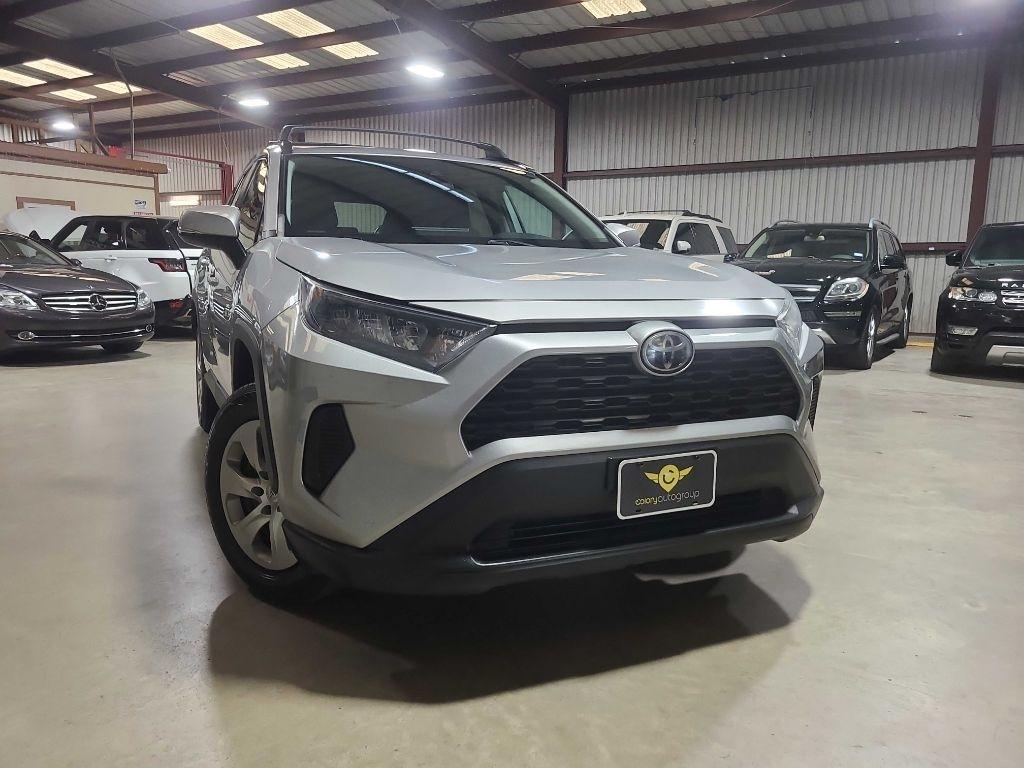 Toyota RAV4 LE FWD (Natl) 2020
