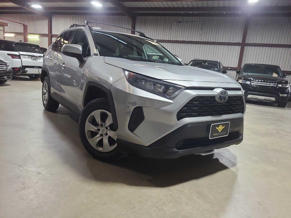 Toyota RAV4 LE FWD (Natl) 2020