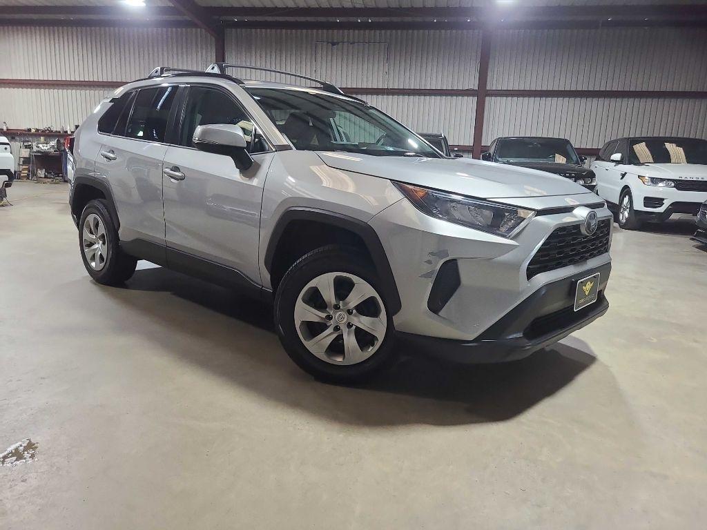 Toyota RAV4 LE FWD (Natl) 2020