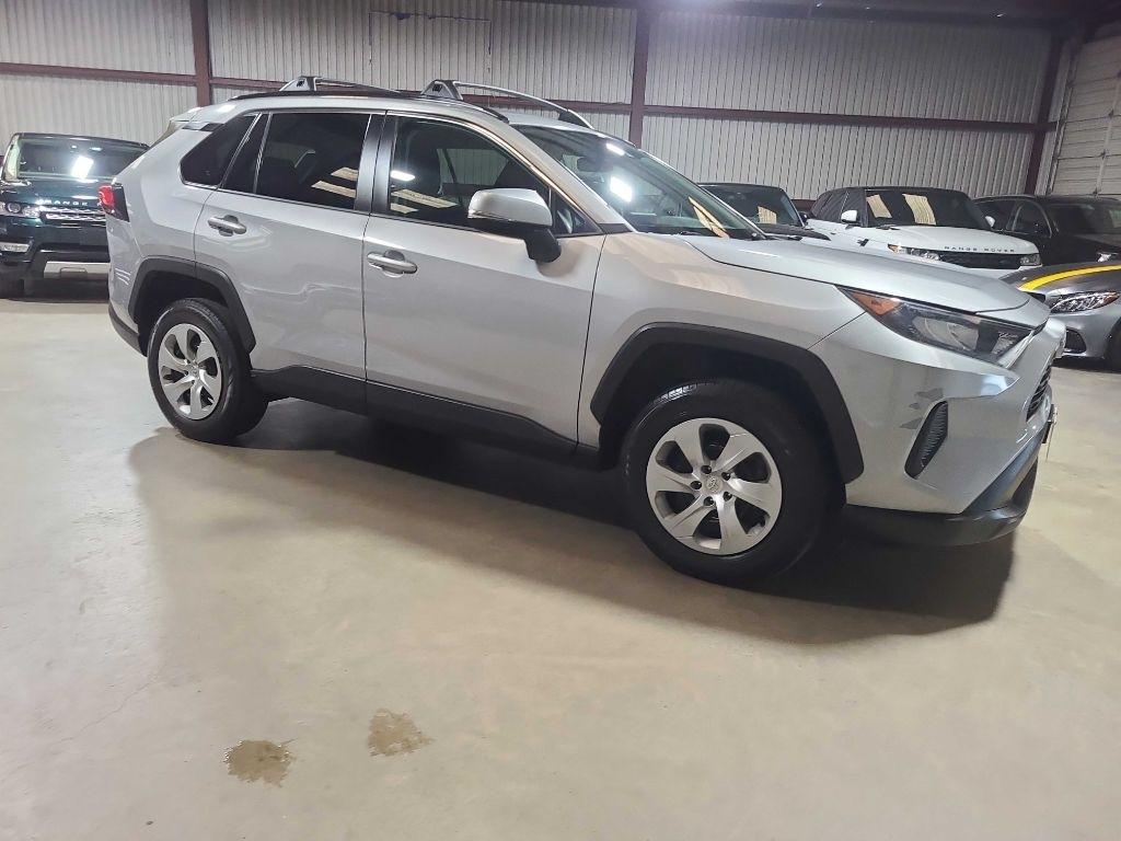 Toyota RAV4 LE FWD (Natl) 2020