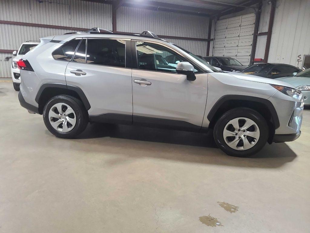 Toyota RAV4 LE FWD (Natl) 2020