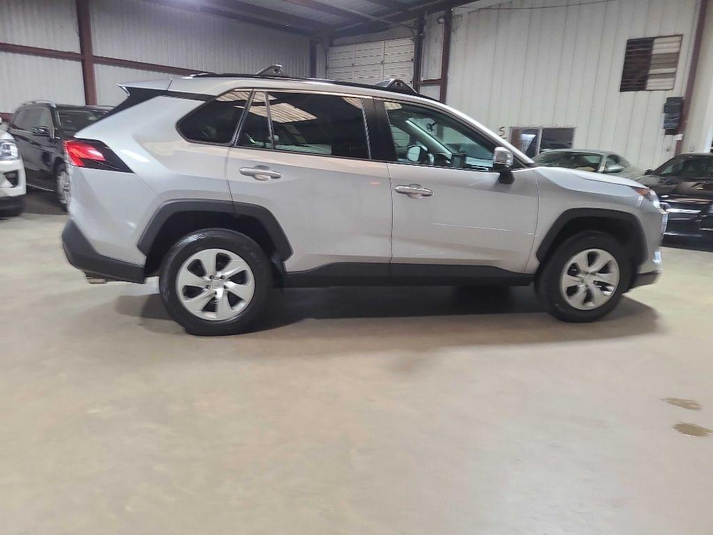 Toyota RAV4 LE FWD (Natl) 2020