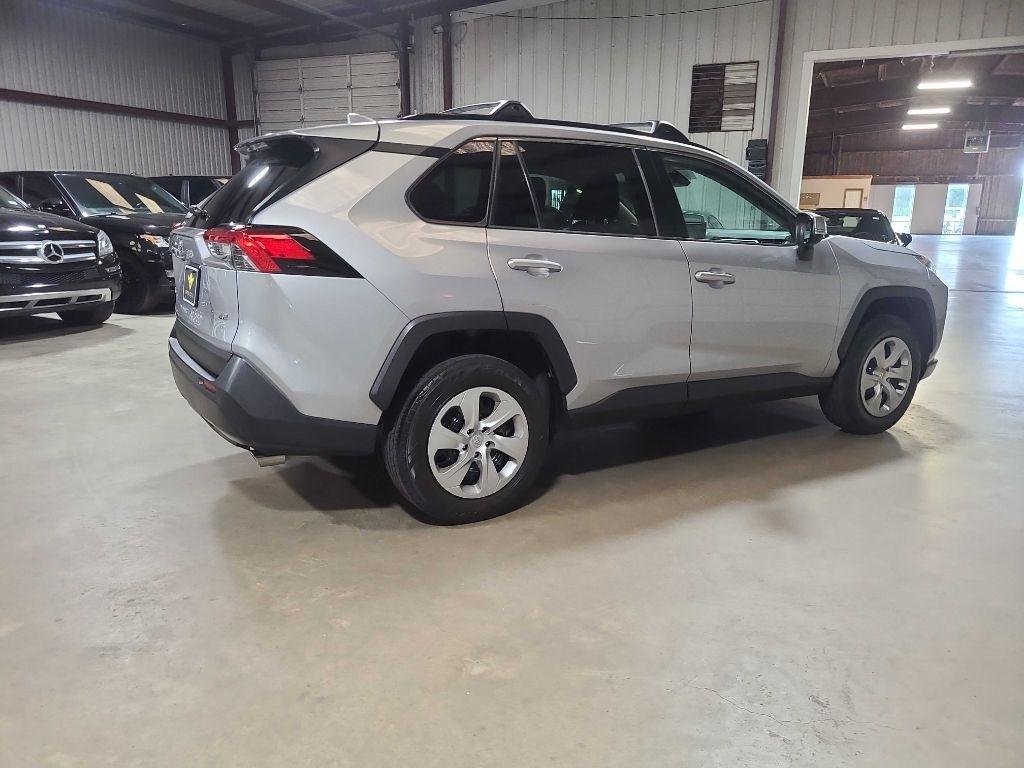 Toyota RAV4 LE FWD (Natl) 2020