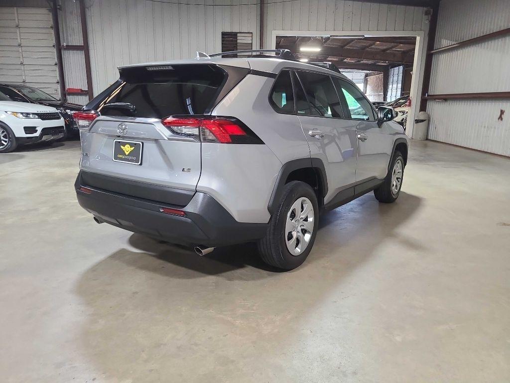 Toyota RAV4 LE FWD (Natl) 2020