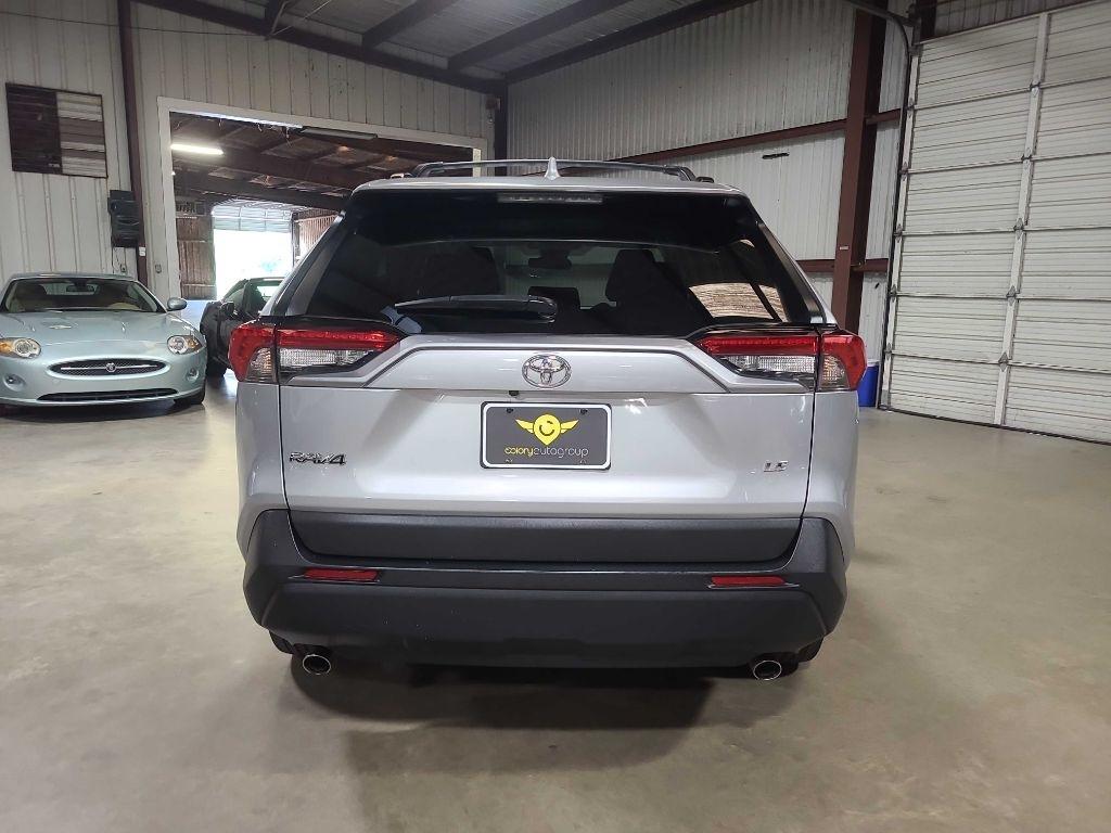 Toyota RAV4 LE FWD (Natl) 2020