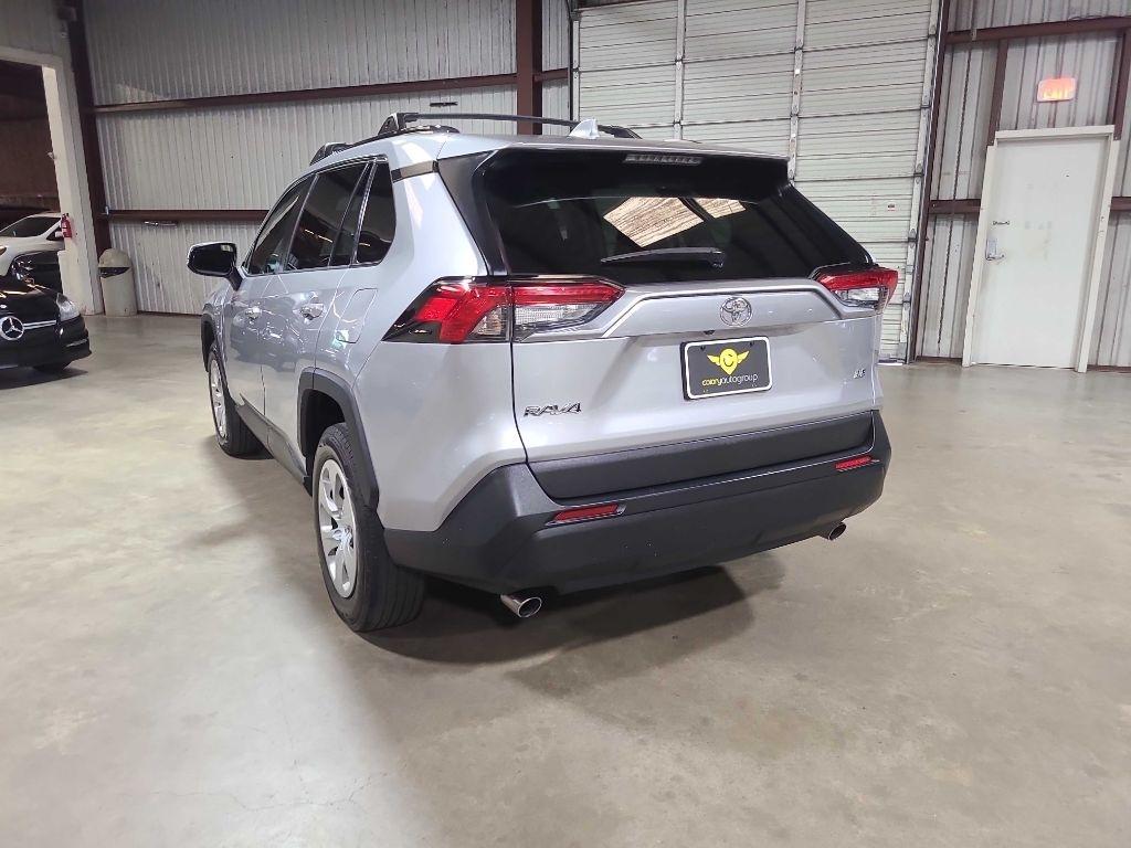 Toyota RAV4 LE FWD (Natl) 2020