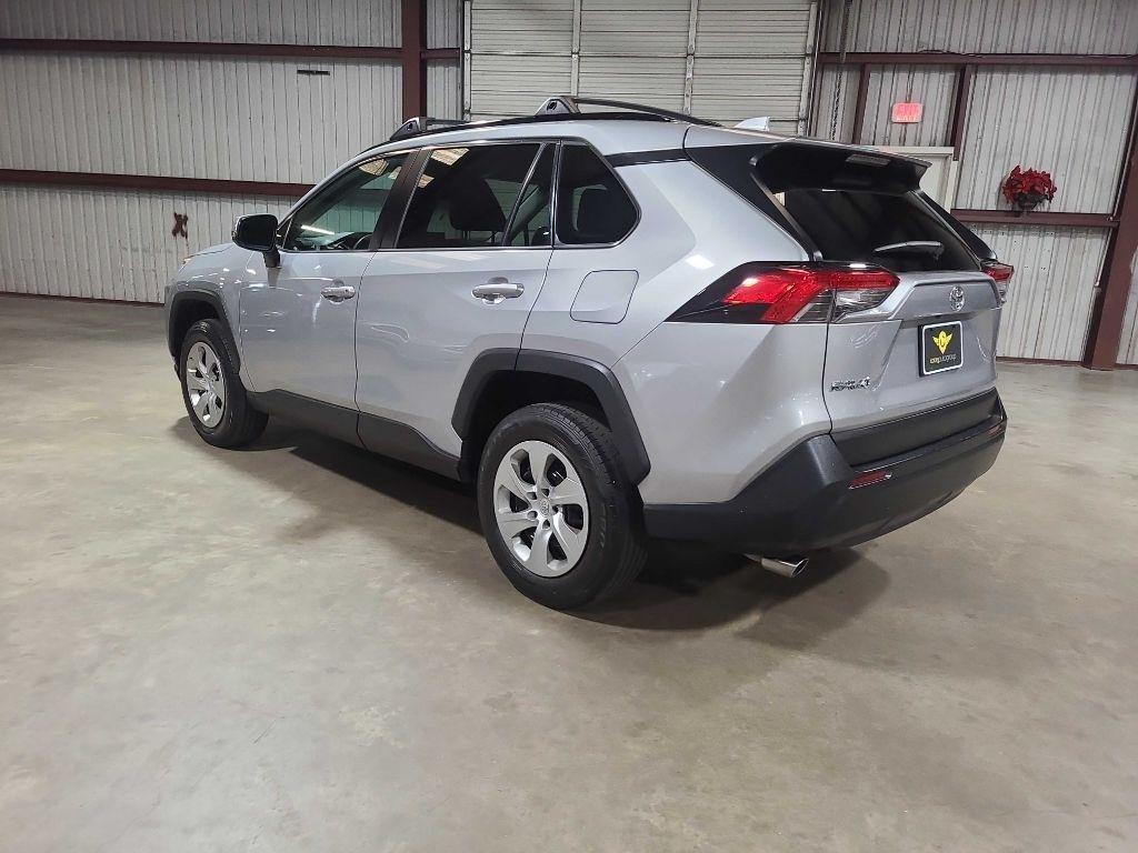 Toyota RAV4 LE FWD (Natl) 2020