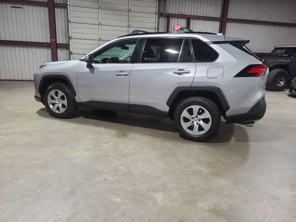 Toyota RAV4 LE FWD (Natl) 2020