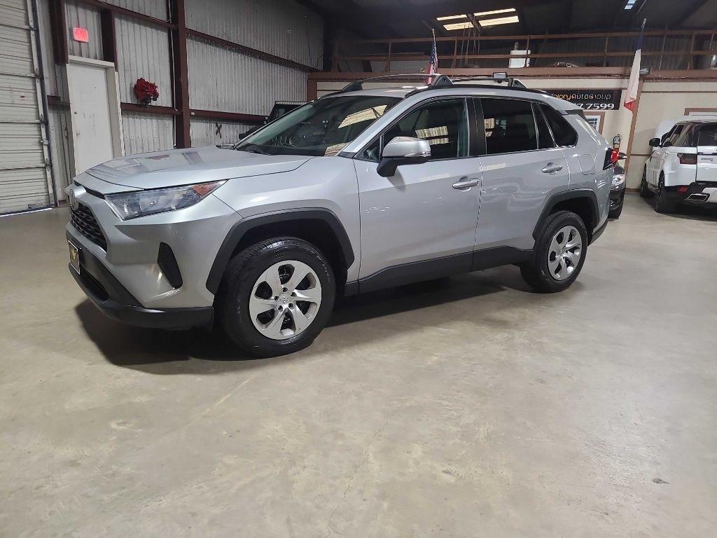 Toyota RAV4 LE FWD (Natl) 2020