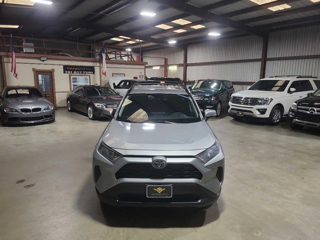 Toyota RAV4 LE FWD (Natl) 2020