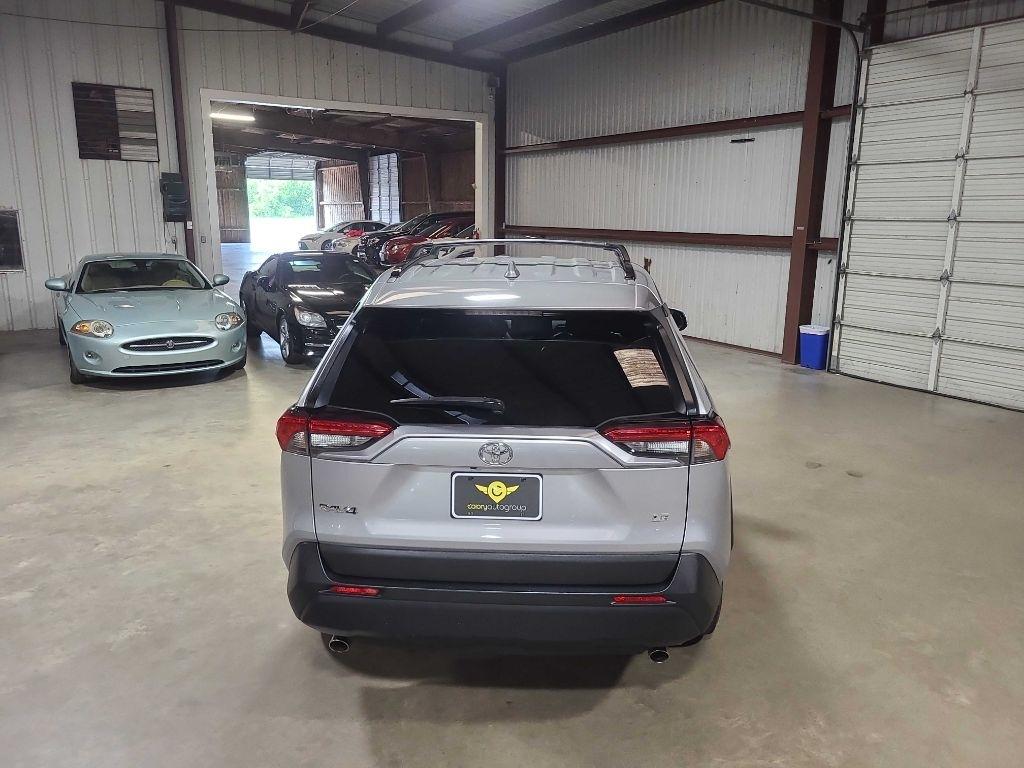 Toyota RAV4 LE FWD (Natl) 2020