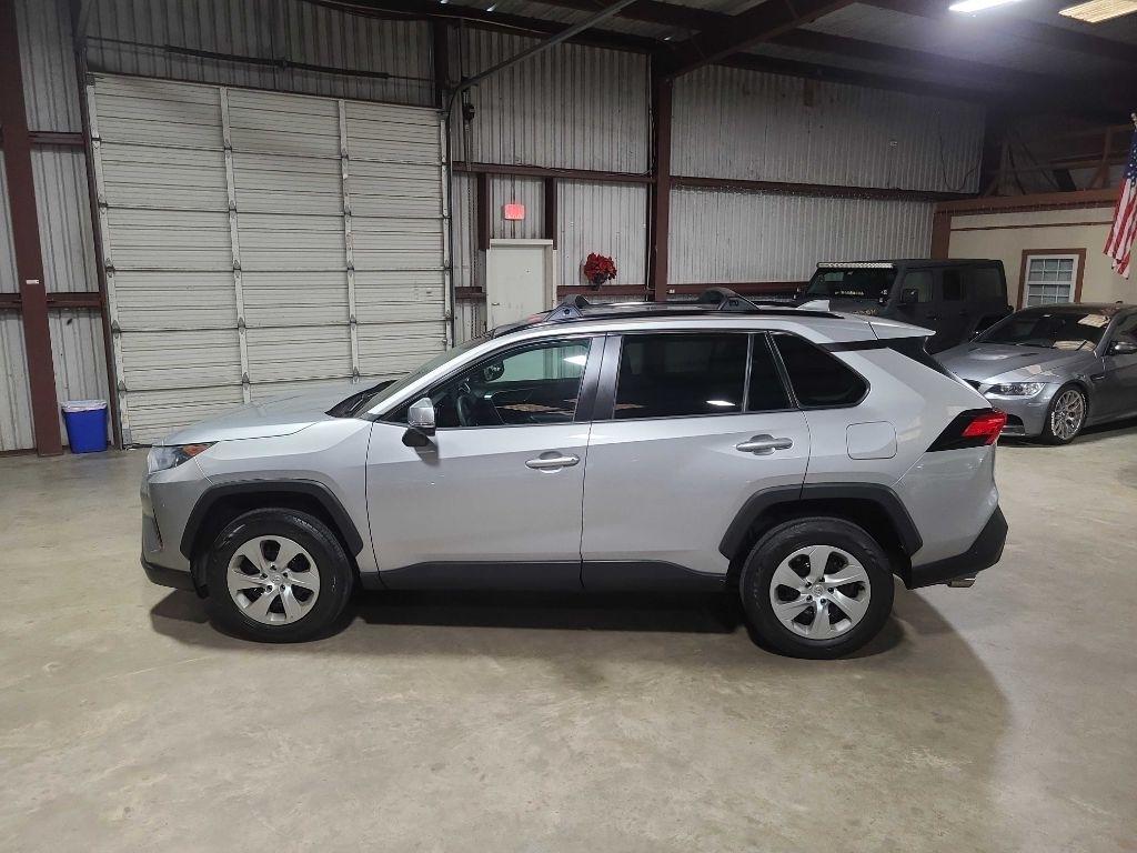 Toyota RAV4 LE FWD (Natl) 2020