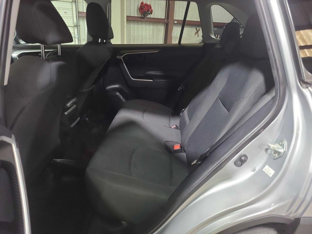 Toyota RAV4 LE FWD (Natl) 2020