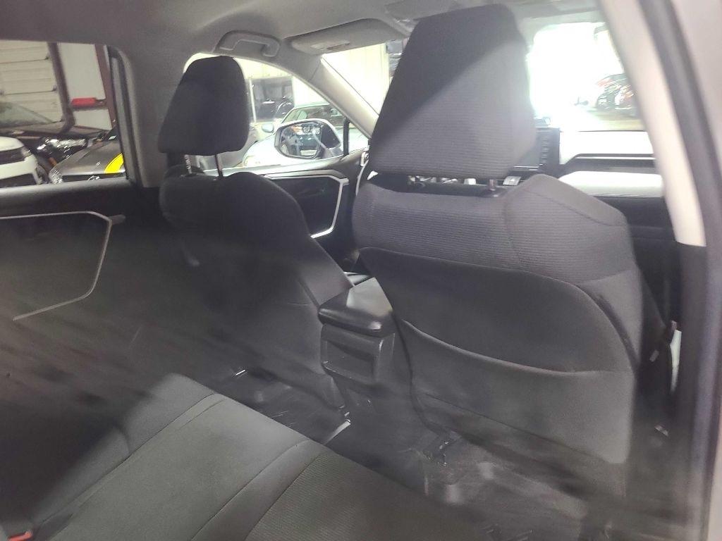Toyota RAV4 LE FWD (Natl) 2020
