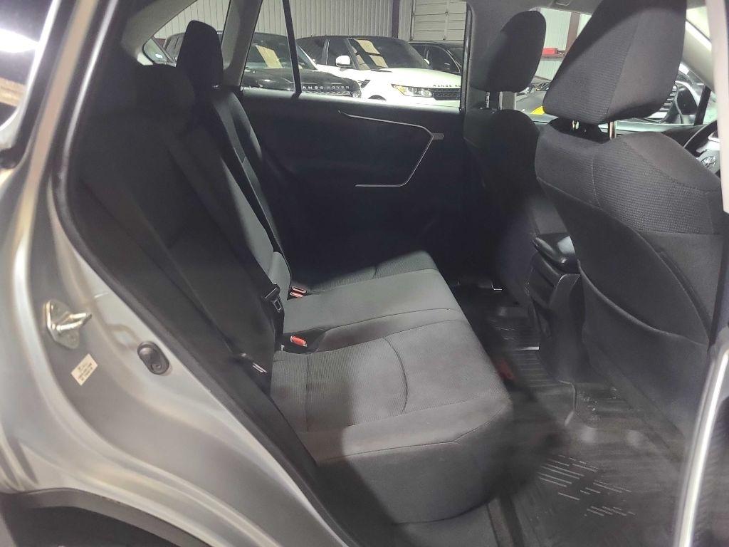 Toyota RAV4 LE FWD (Natl) 2020