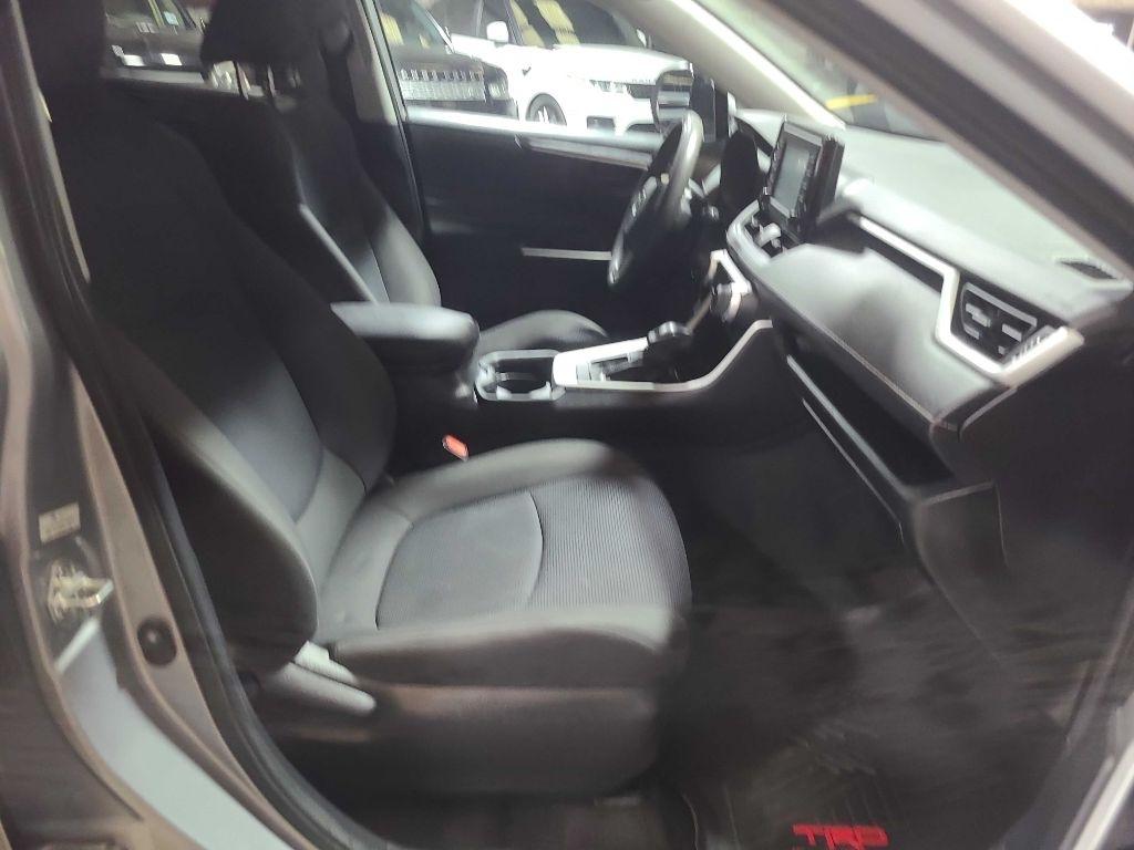 Toyota RAV4 LE FWD (Natl) 2020