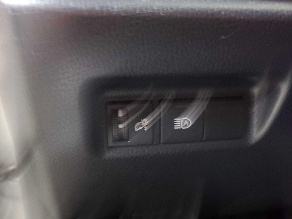 Toyota RAV4 LE FWD (Natl) 2020