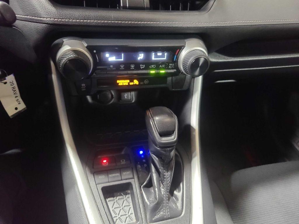 Toyota RAV4 LE FWD (Natl) 2020