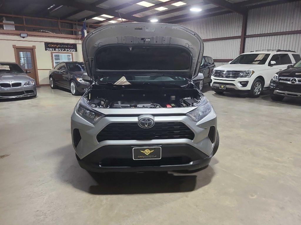 Toyota RAV4 LE FWD (Natl) 2020