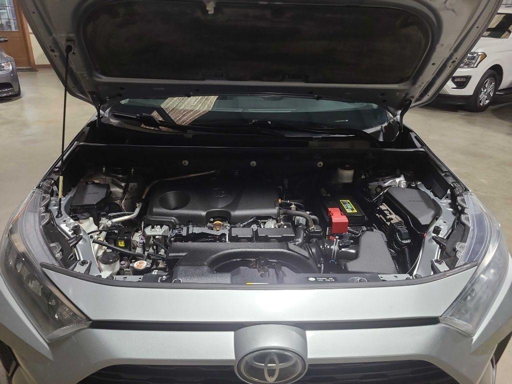 Toyota RAV4 LE FWD (Natl) 2020