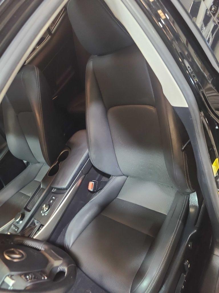 Lexus IS IS Turbo RWD 2017